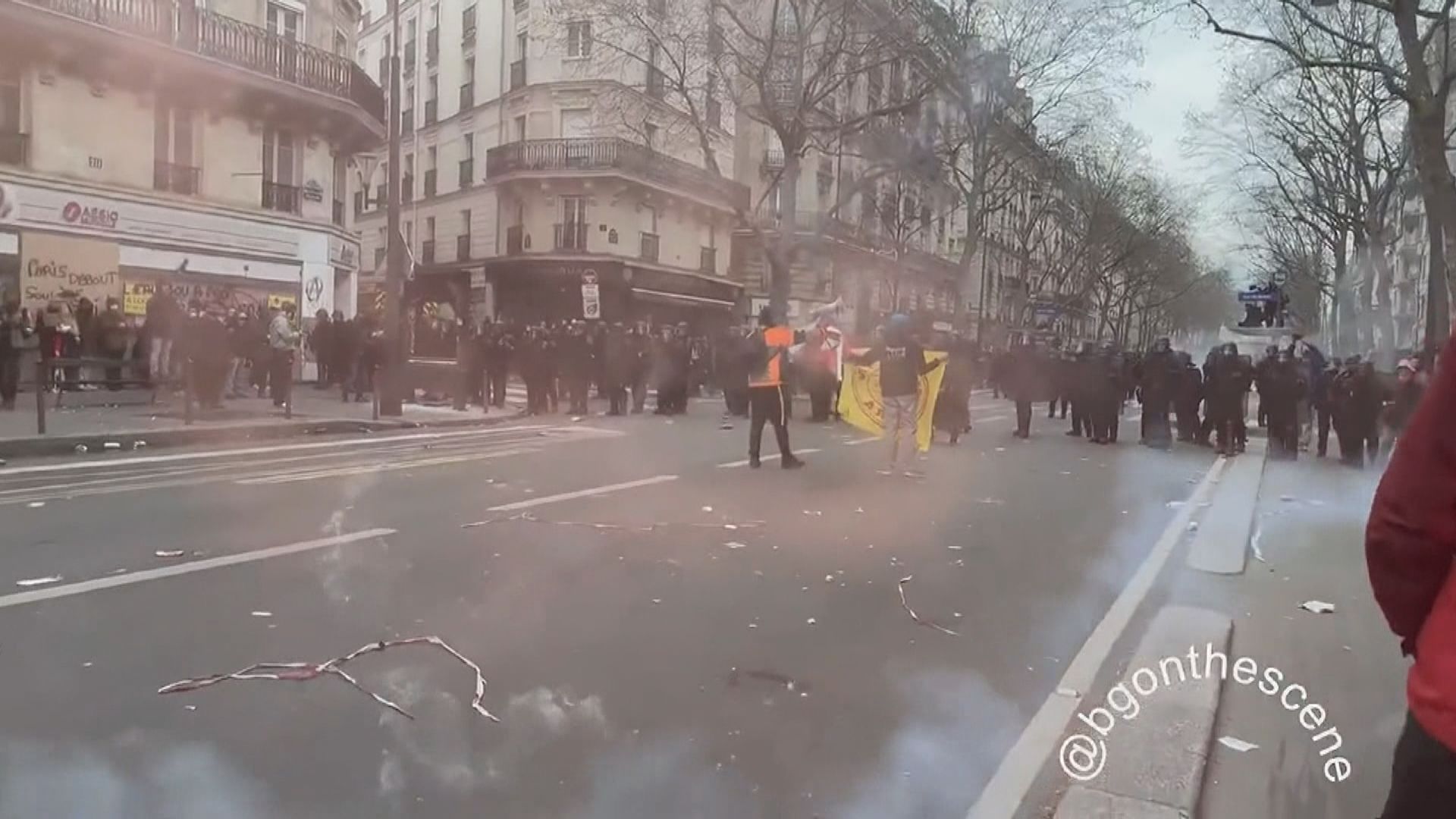 法國巴黎等地反退休改革示威演變成衝突