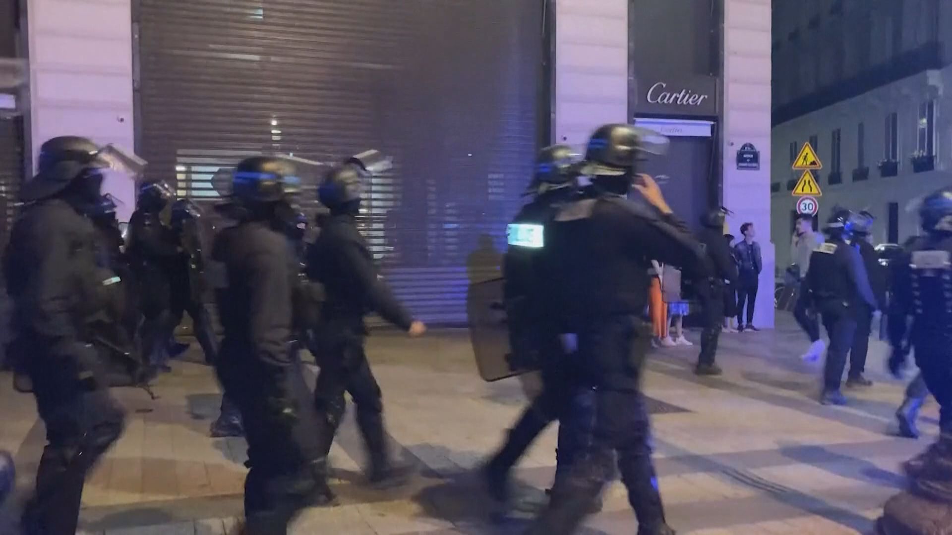 法國增派警力應對示威 在馬賽防暴警察發射催淚氣體驅散