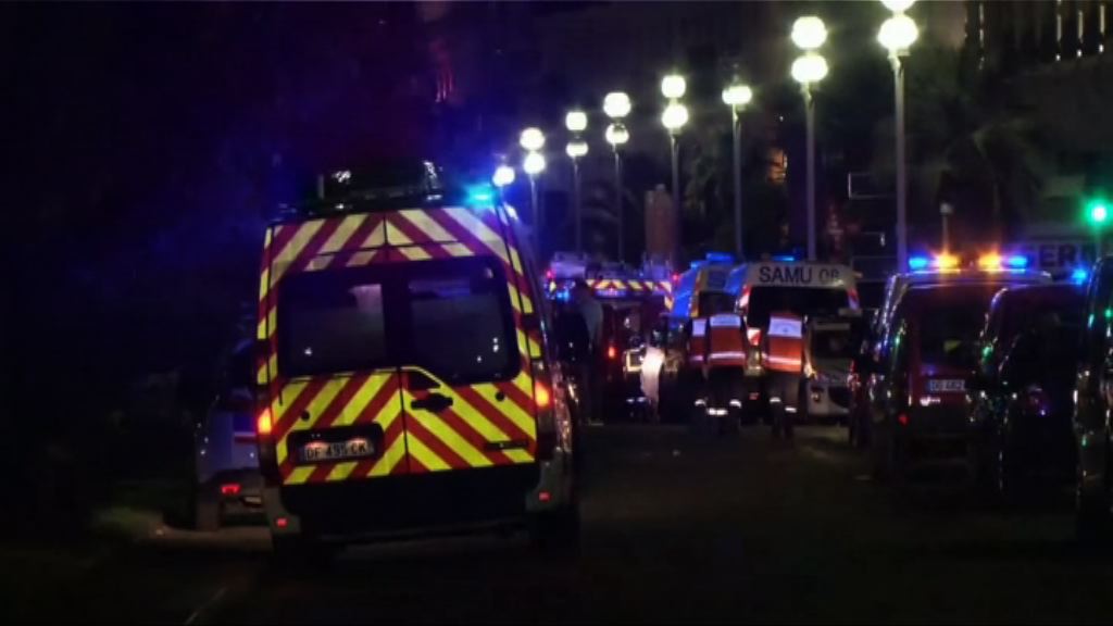 法國尼斯疑遭恐襲逾百死傷　反恐部門正調查