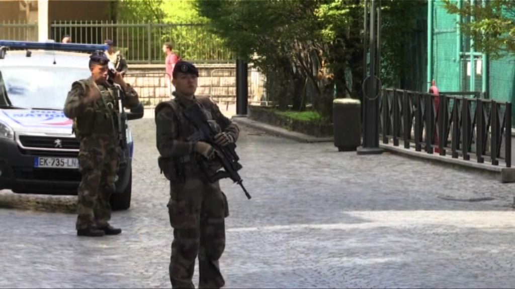 巴黎六名士兵遭撞傷　反恐部門介入調查