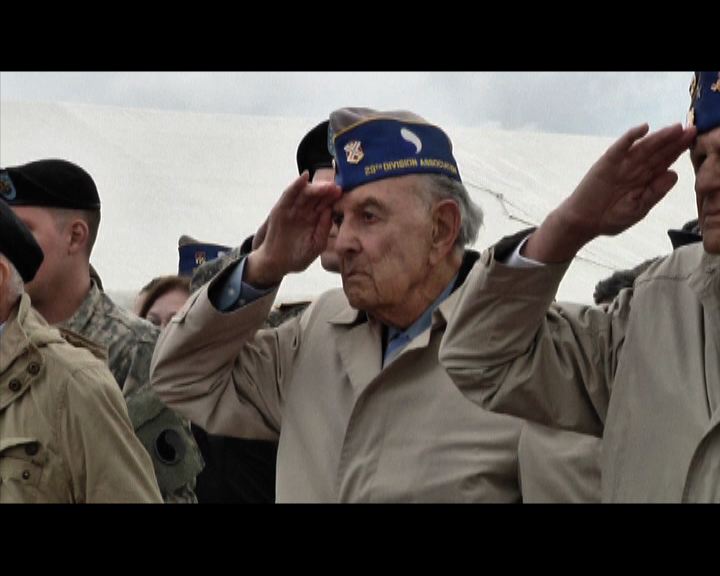 
二戰老兵出席儀式悼念陣亡同袍