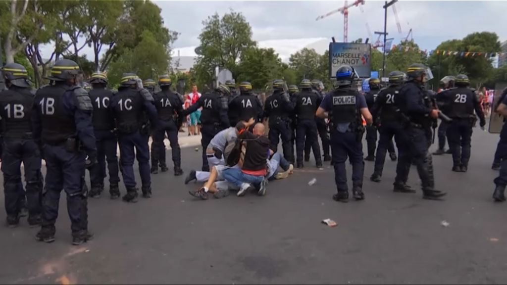 法警方在馬賽驅散滋事波蘭球迷