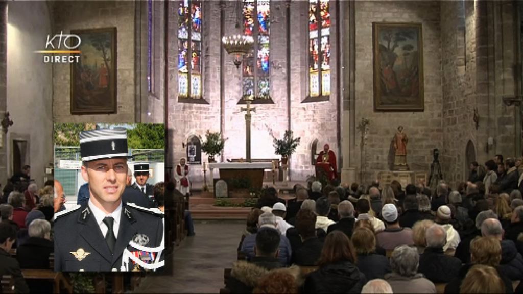 法國民眾出席彌撒悼念殉職憲兵 