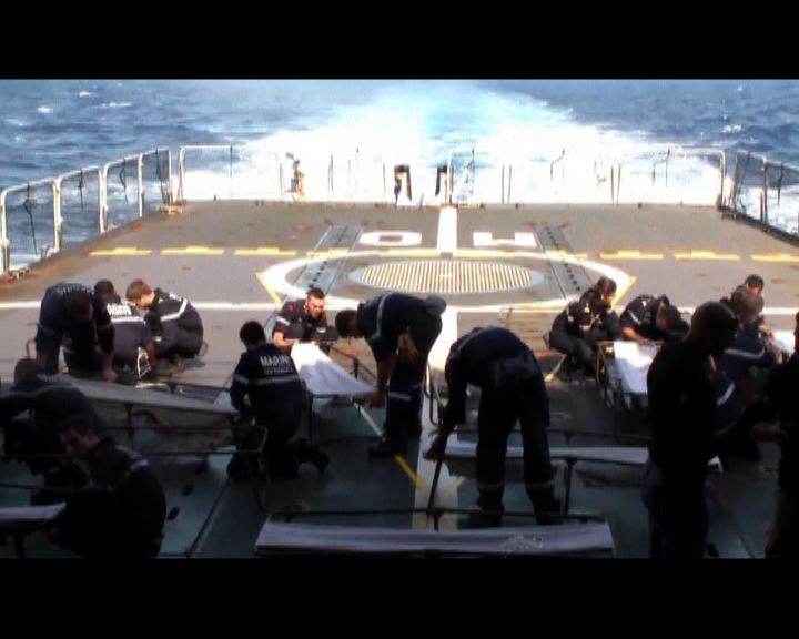 
法國派軍艦撤走利比亞僑民