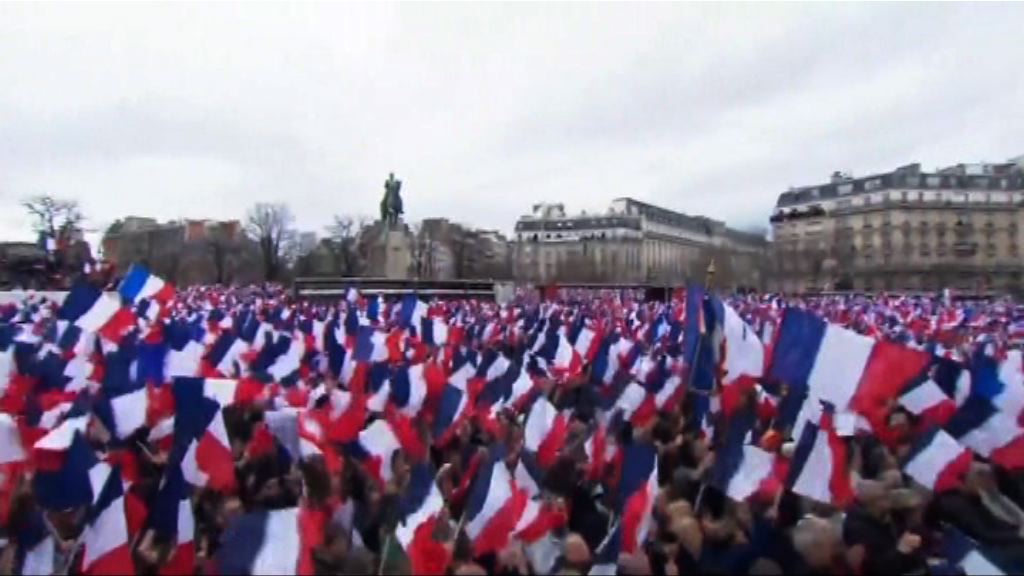 大批民眾集會支持法國共和黨總統候選人