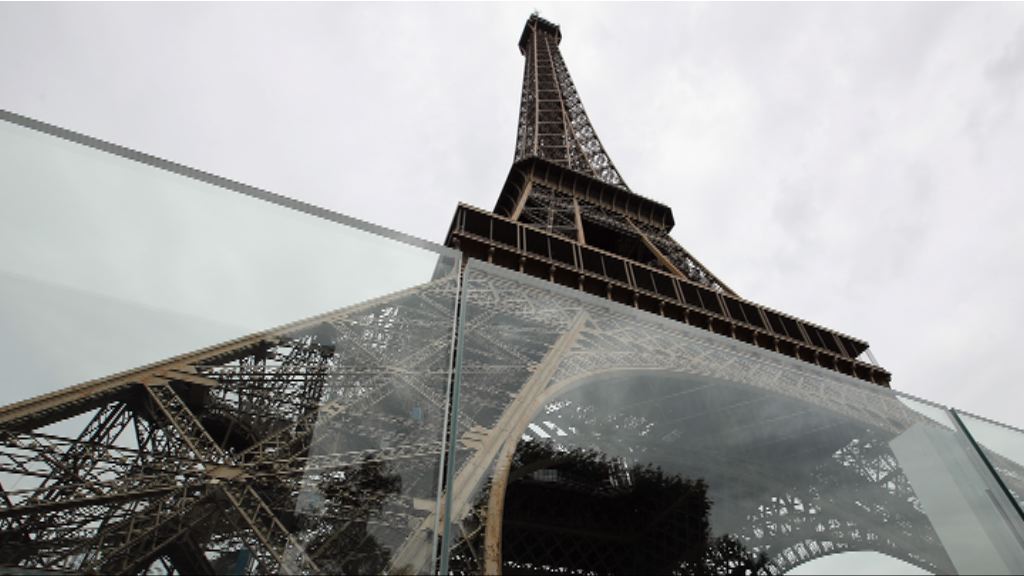 法國巴黎鐵塔加設玻璃牆防恐襲
