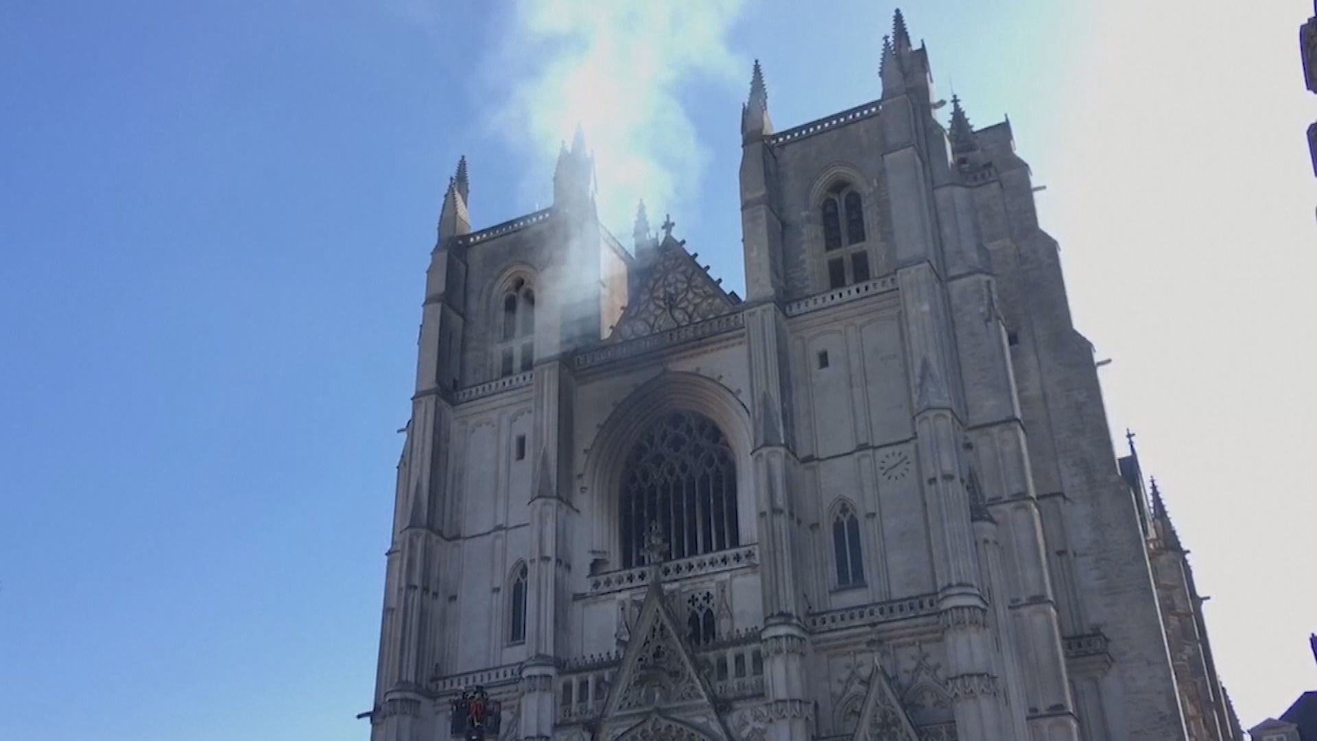 法國南特十五世紀主教座堂發生火警