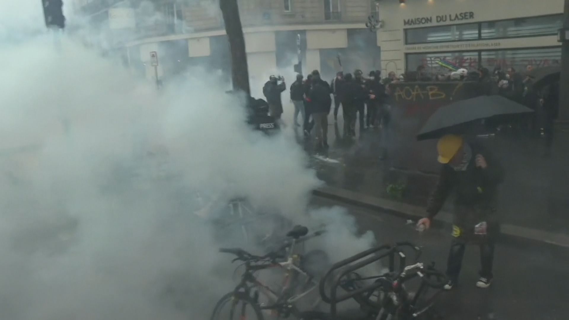 法國五一勞動節遊行演變成衝突　巴黎警方拘留22人