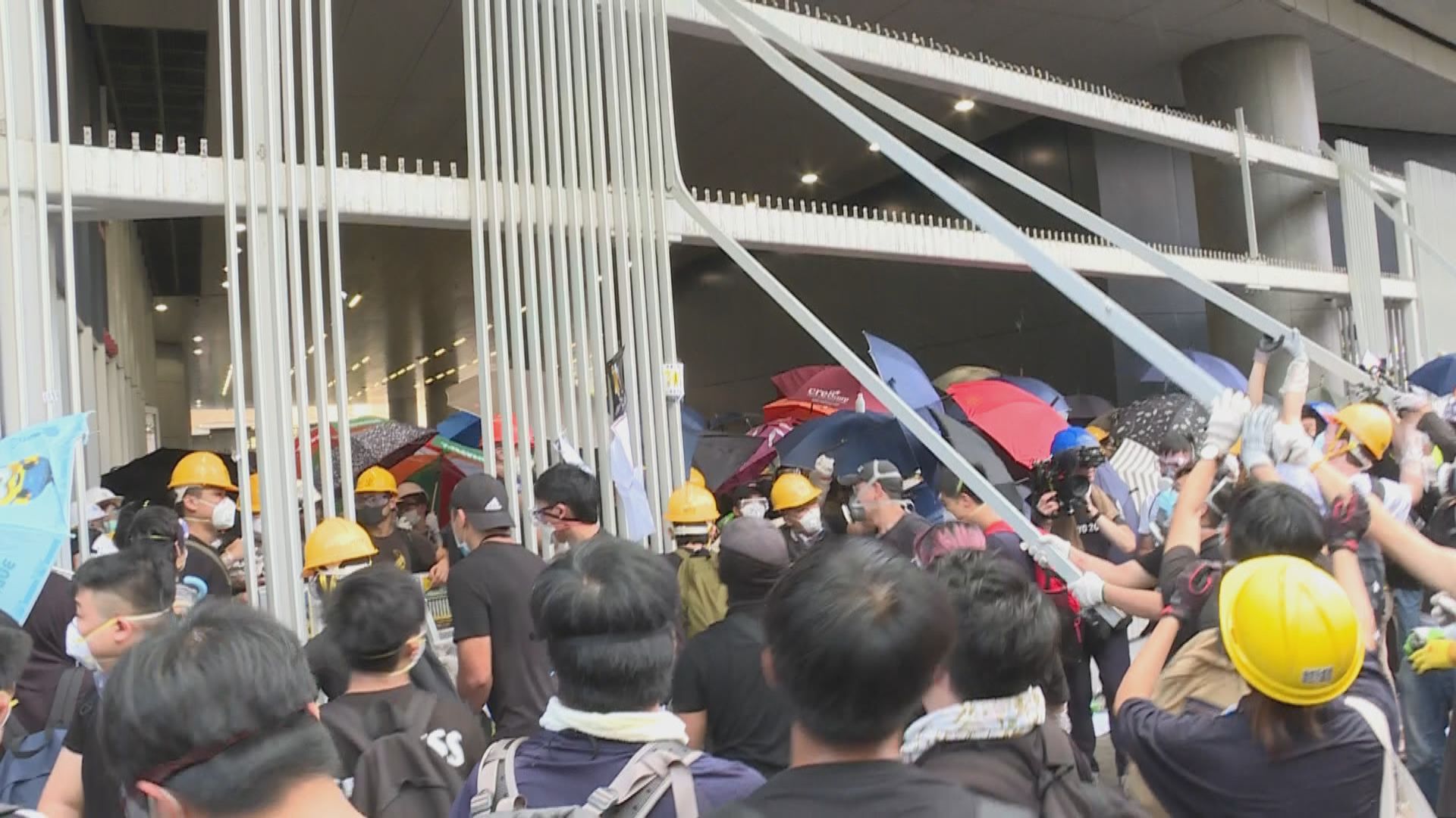 【衝擊立法會】防暴警察未有阻止示威者