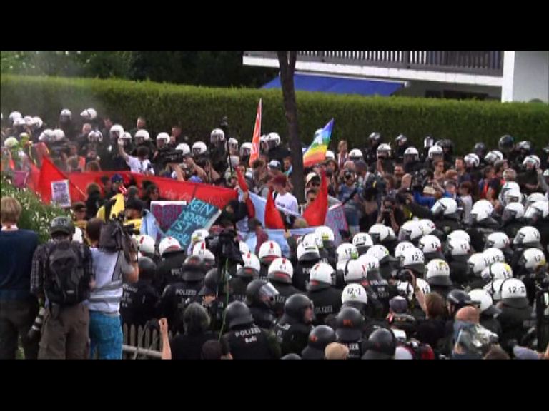 七國峰會前夕示威者與警衝突