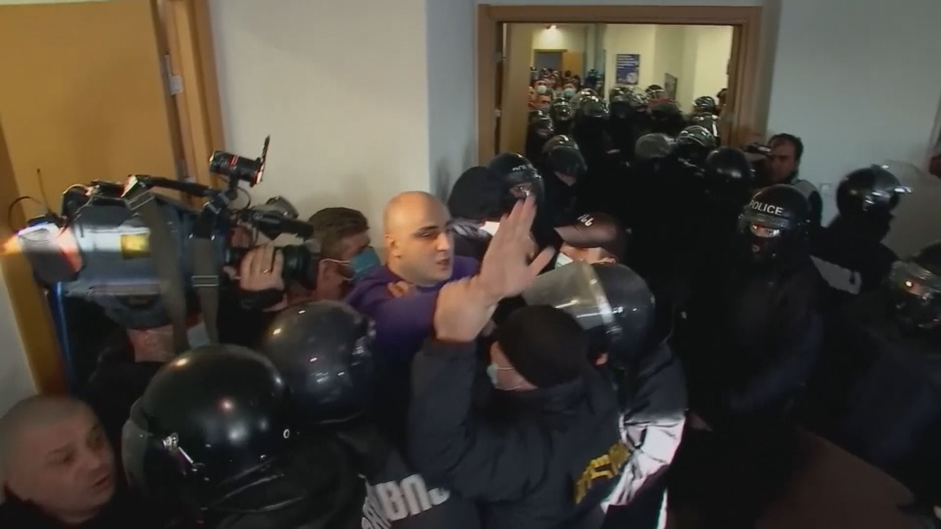 格魯吉亞警方展開大型行動拘捕反對黨派領袖