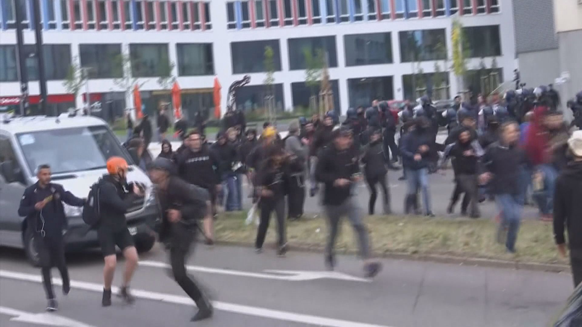 德國右翼團體示威演變成衝突