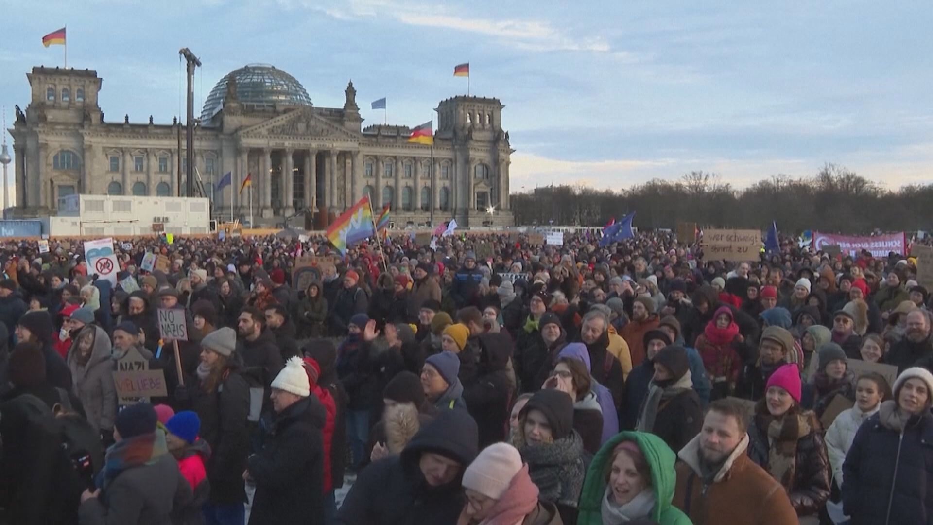 德國多地民眾抗議極右另類選擇黨討論驅逐移民