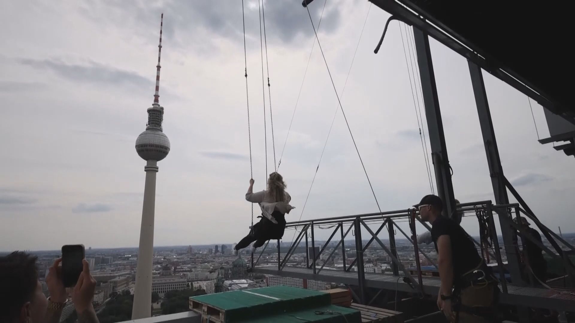 柏林高空鞦韆　讓遊客高處飽覽市內美景