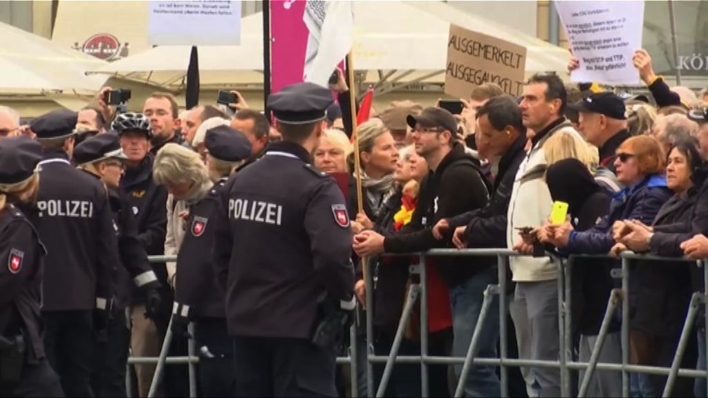 德國國慶民眾抗議默克爾難民政策