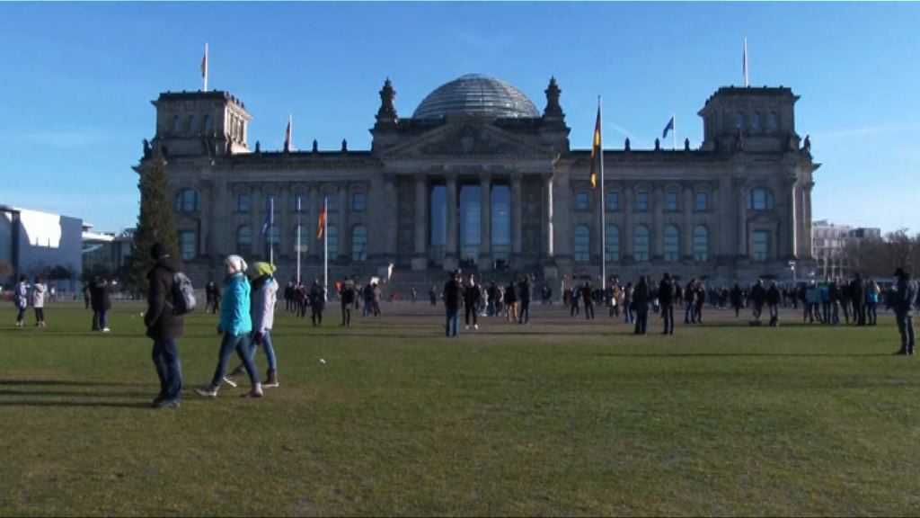 兩中國遊客柏林做納粹敬禮被捕