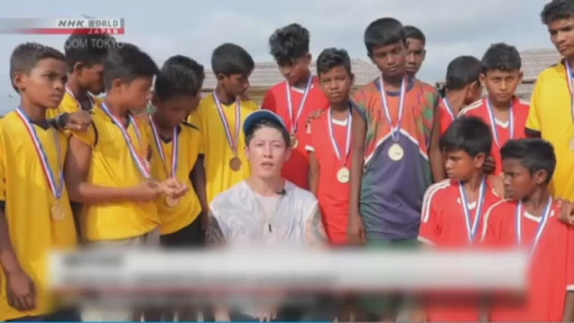 【環球薈報】男歌手向羅興亞難民贈送足球