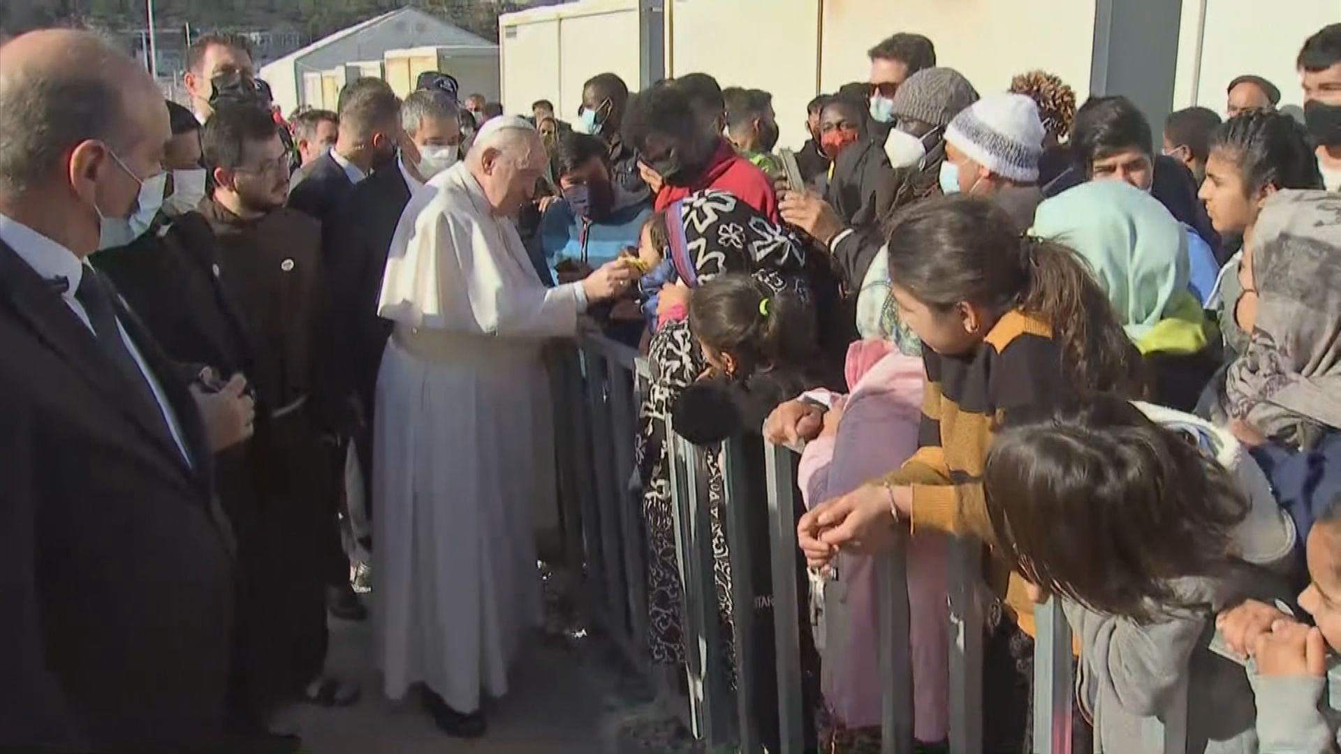 教宗方濟各到訪希臘難民營　敦促歐洲接收難民