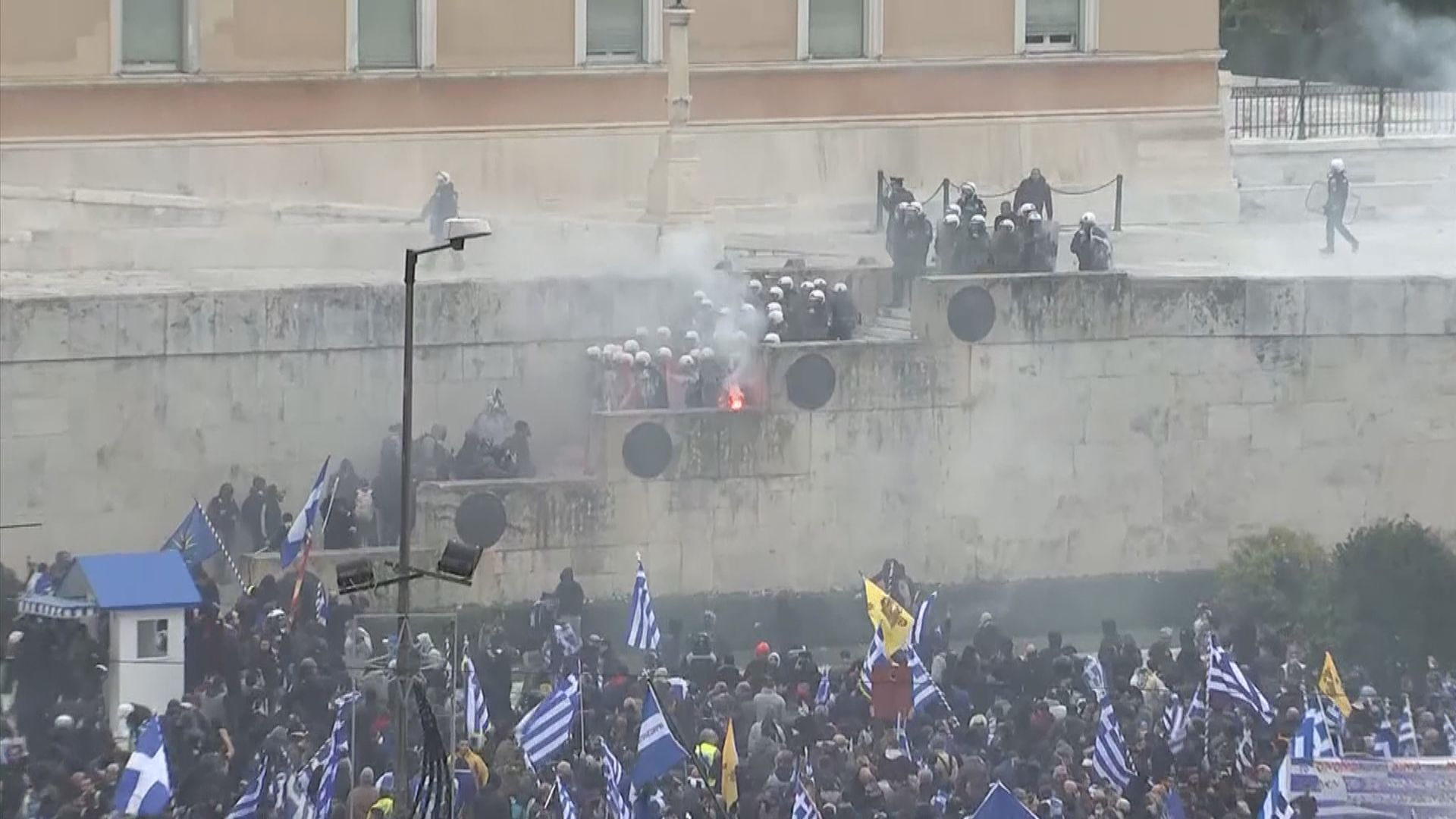 希臘國會前示威演變成衝擊