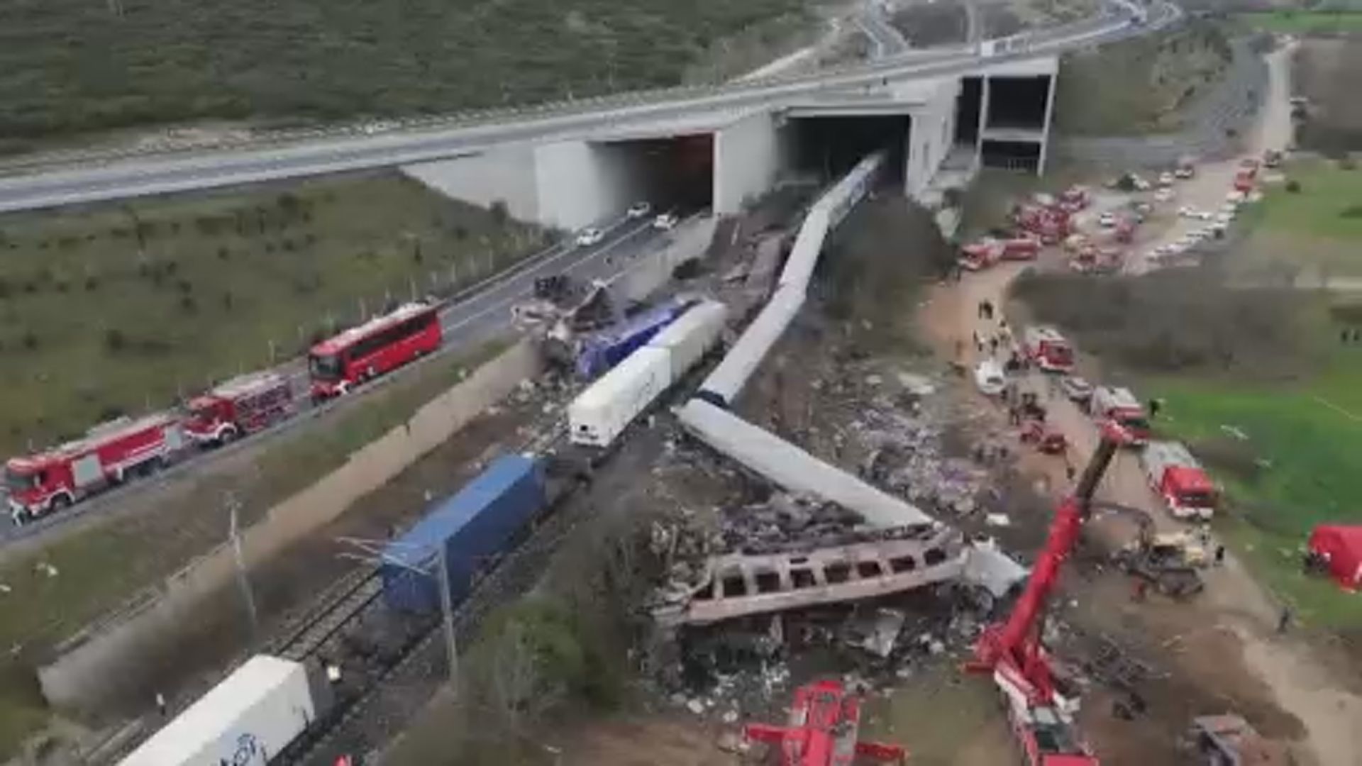 希臘列車相撞增至32死　當局繼續展開救援