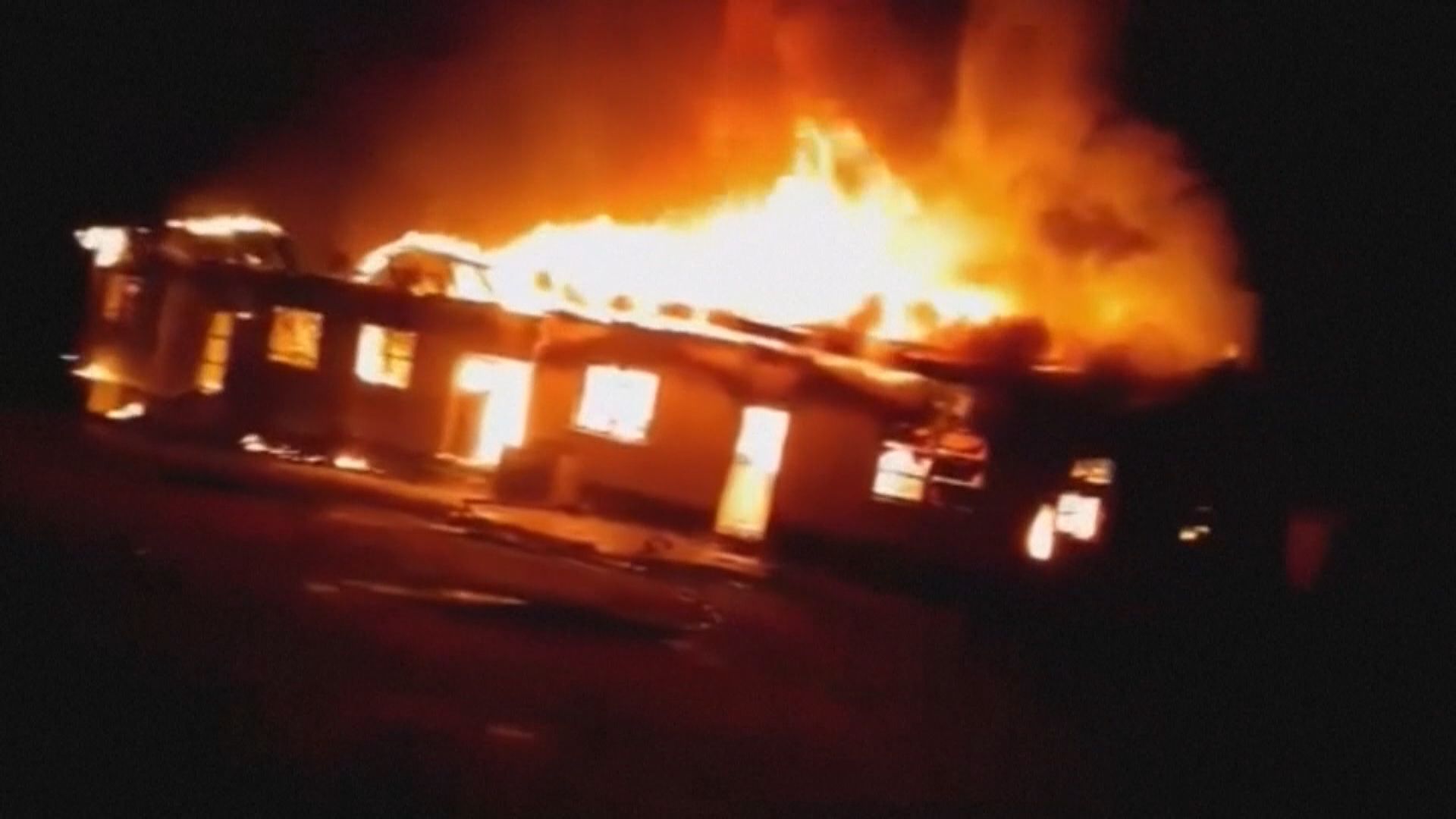 圭亞那學校宿舍大火至少19死 警指或涉縱火