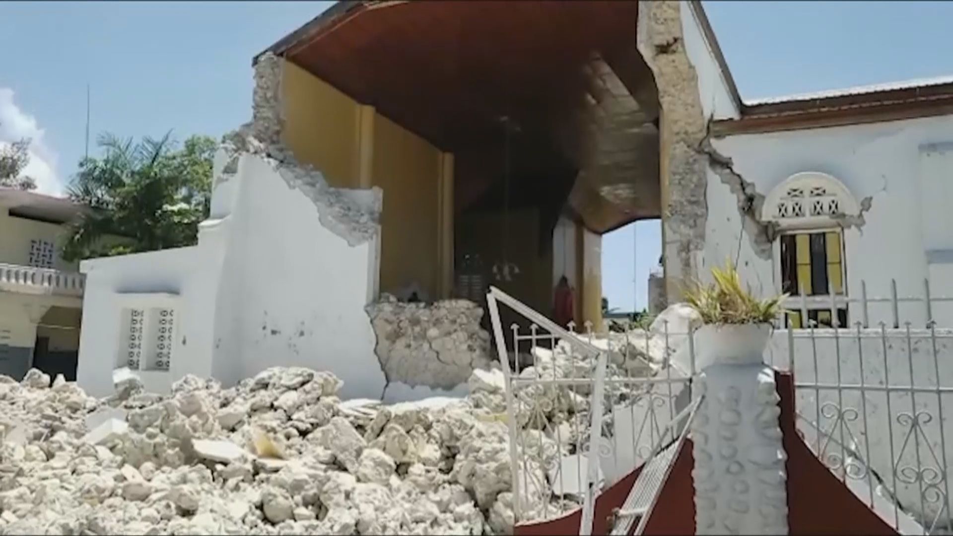 海地7.2級地震逾三百死　全國進入緊急狀態一個月