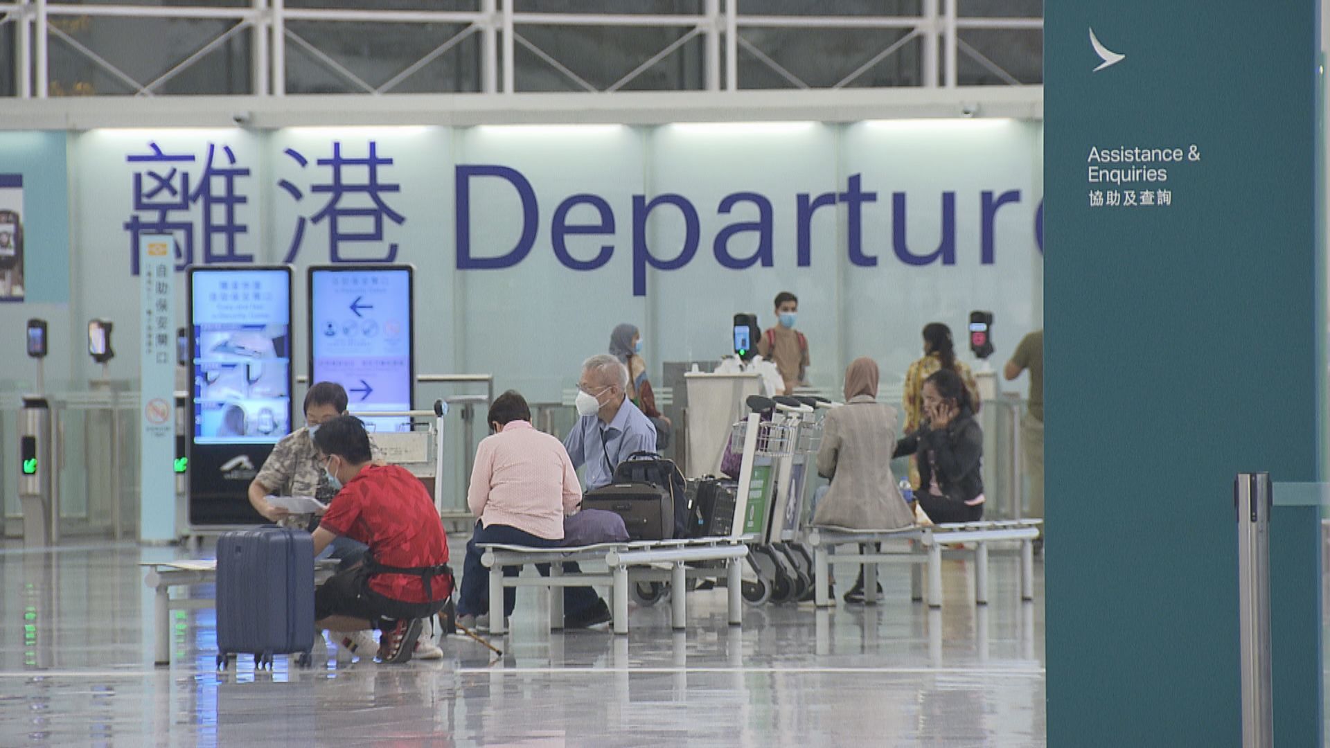 8.9萬人移離香港　年中人口跌1.2%為739萬