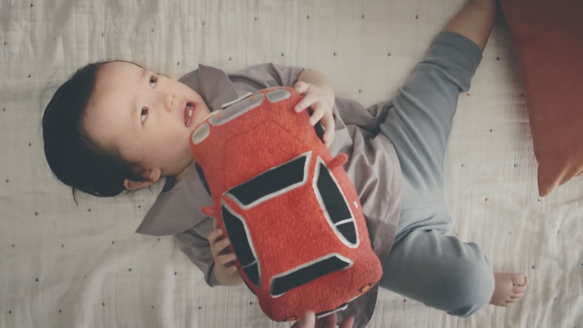 本田車廠嬰兒攬枕以引擎聲安撫嬰兒