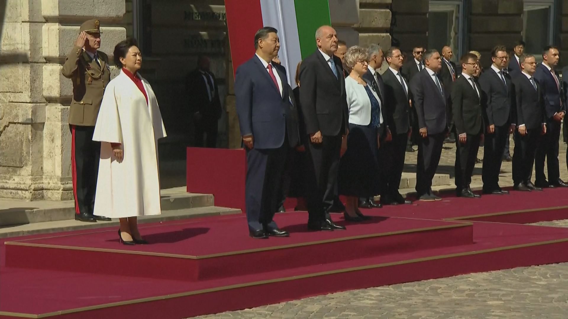 習近平出席匈牙利總統與總理共同舉行的歡迎儀式