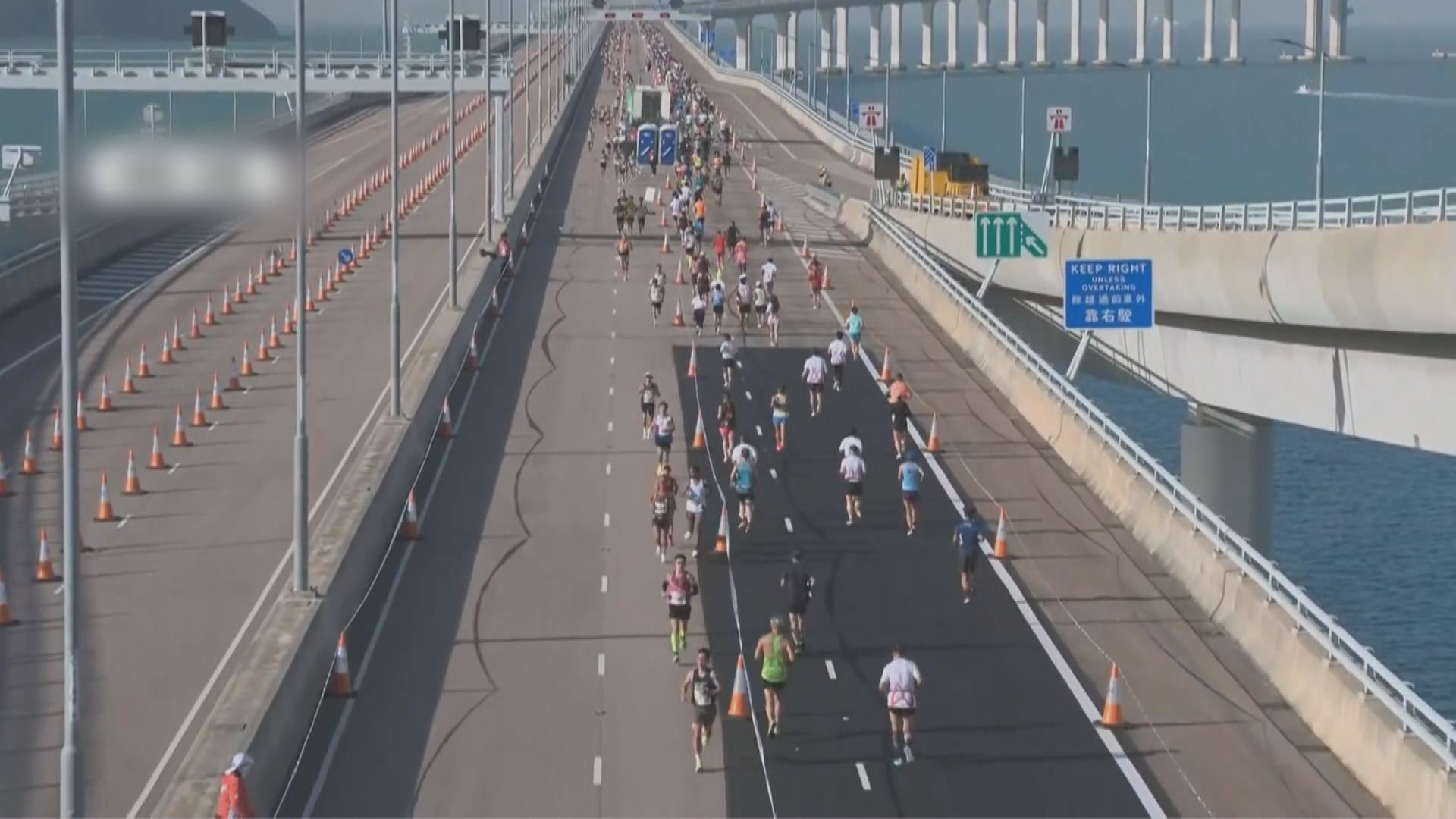 港珠澳大橋首次舉行半馬拉松賽事 逾8000人參加