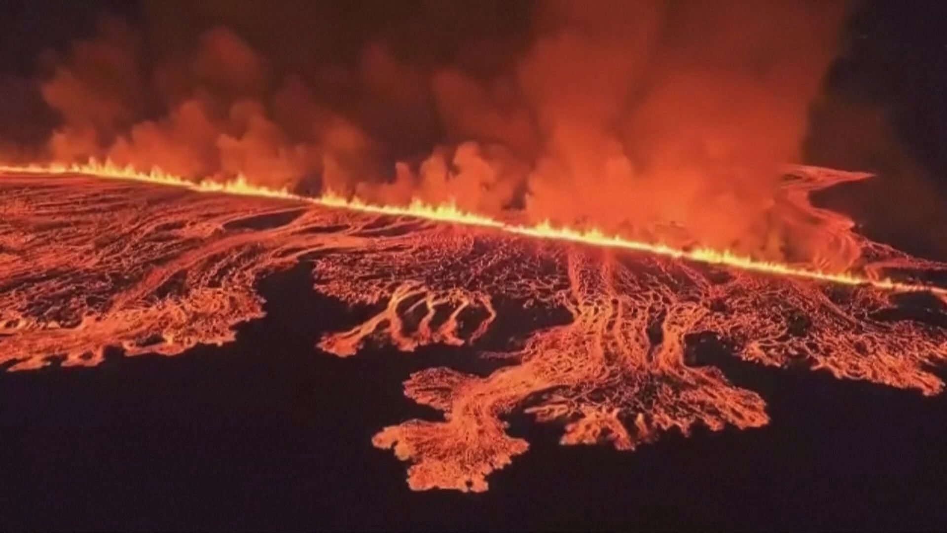 冰島雷克雅內斯半島火山再度噴發