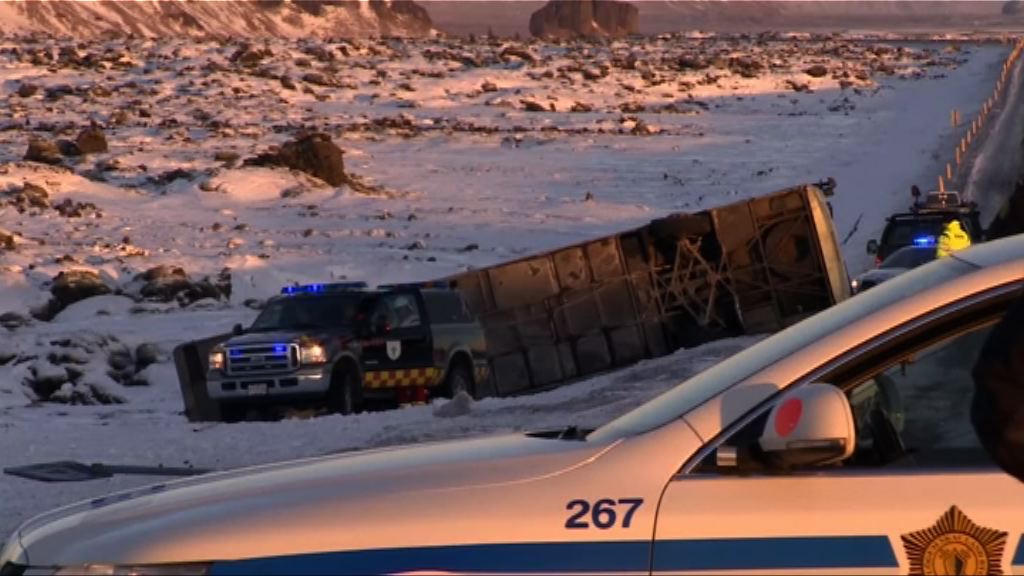 冰島旅遊巴翻側一死十多人受傷