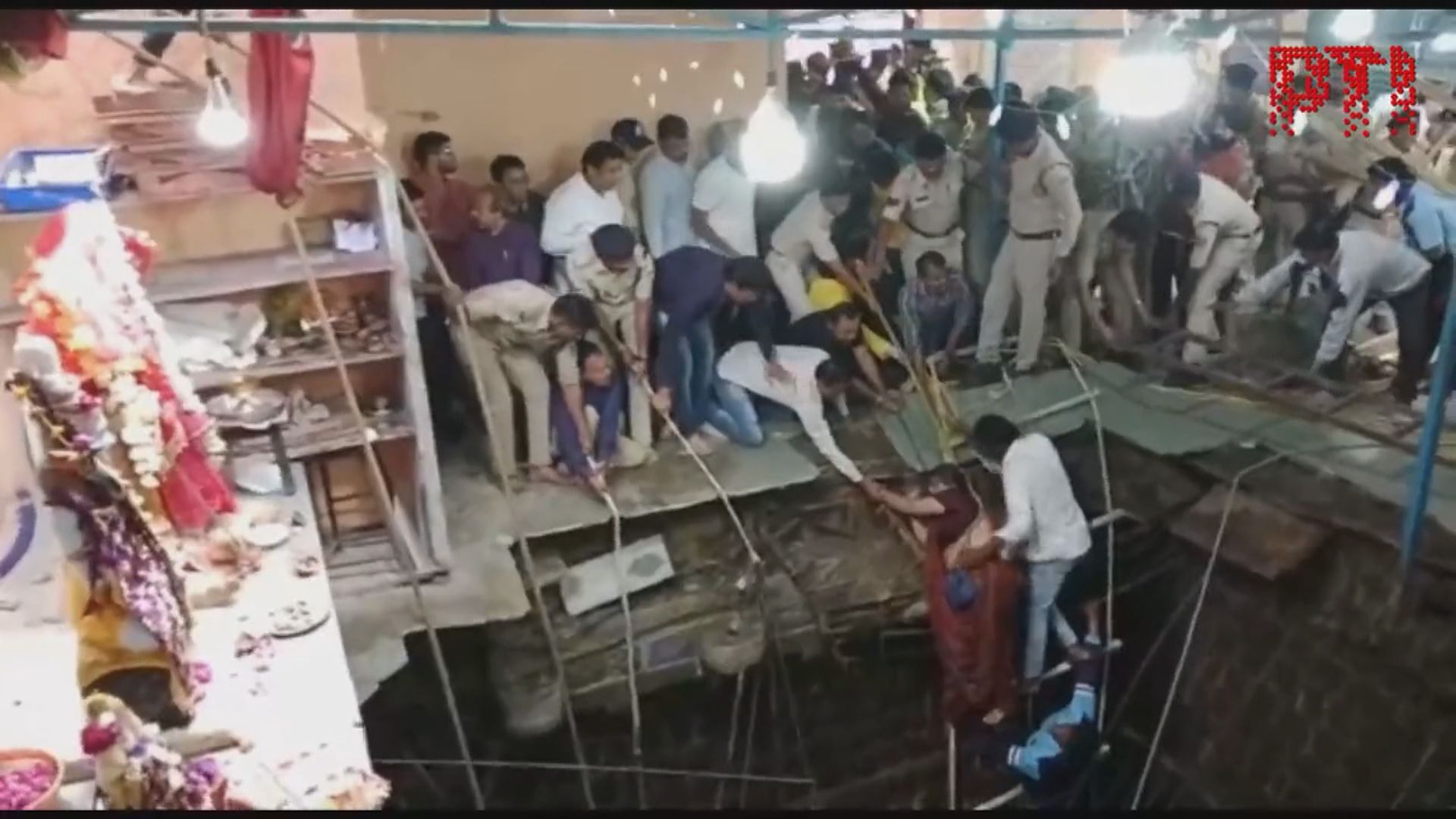 印度有廟宇地板塌陷　最少35死