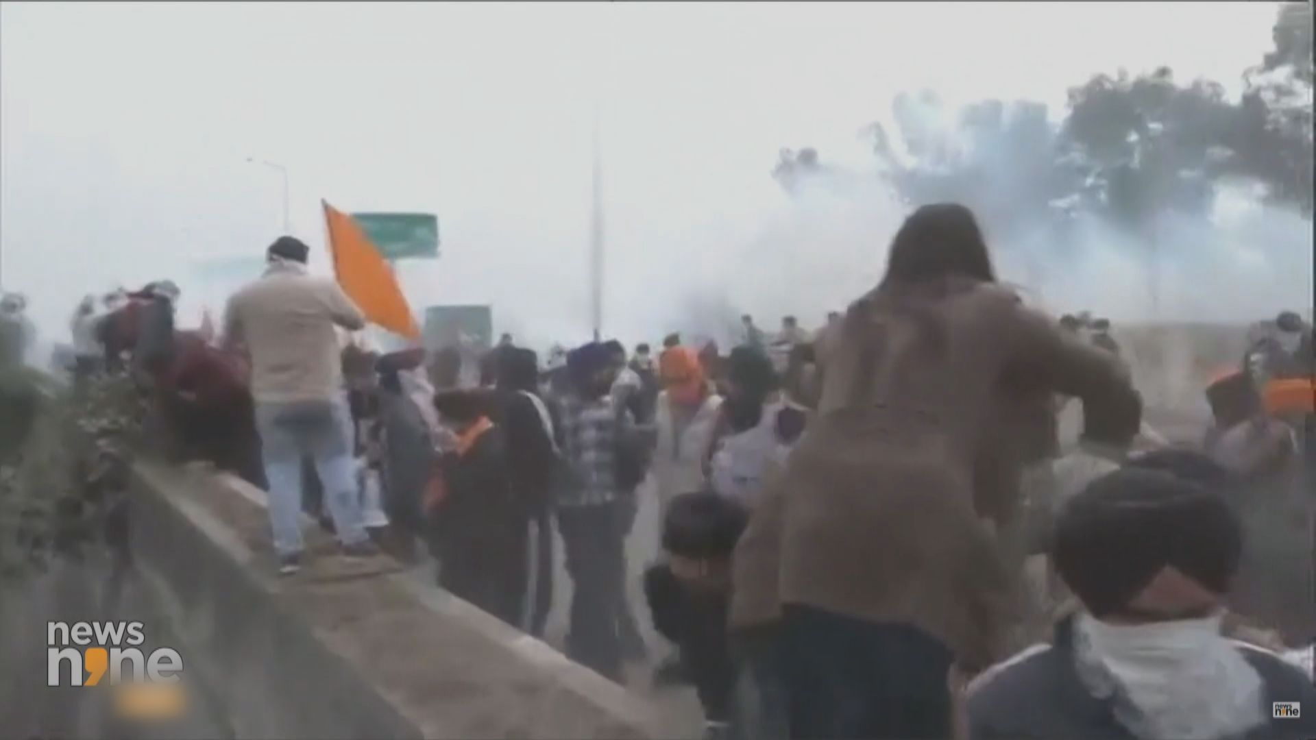 印度農民試圖進入首都示威 遭警發射催淚彈驅散
