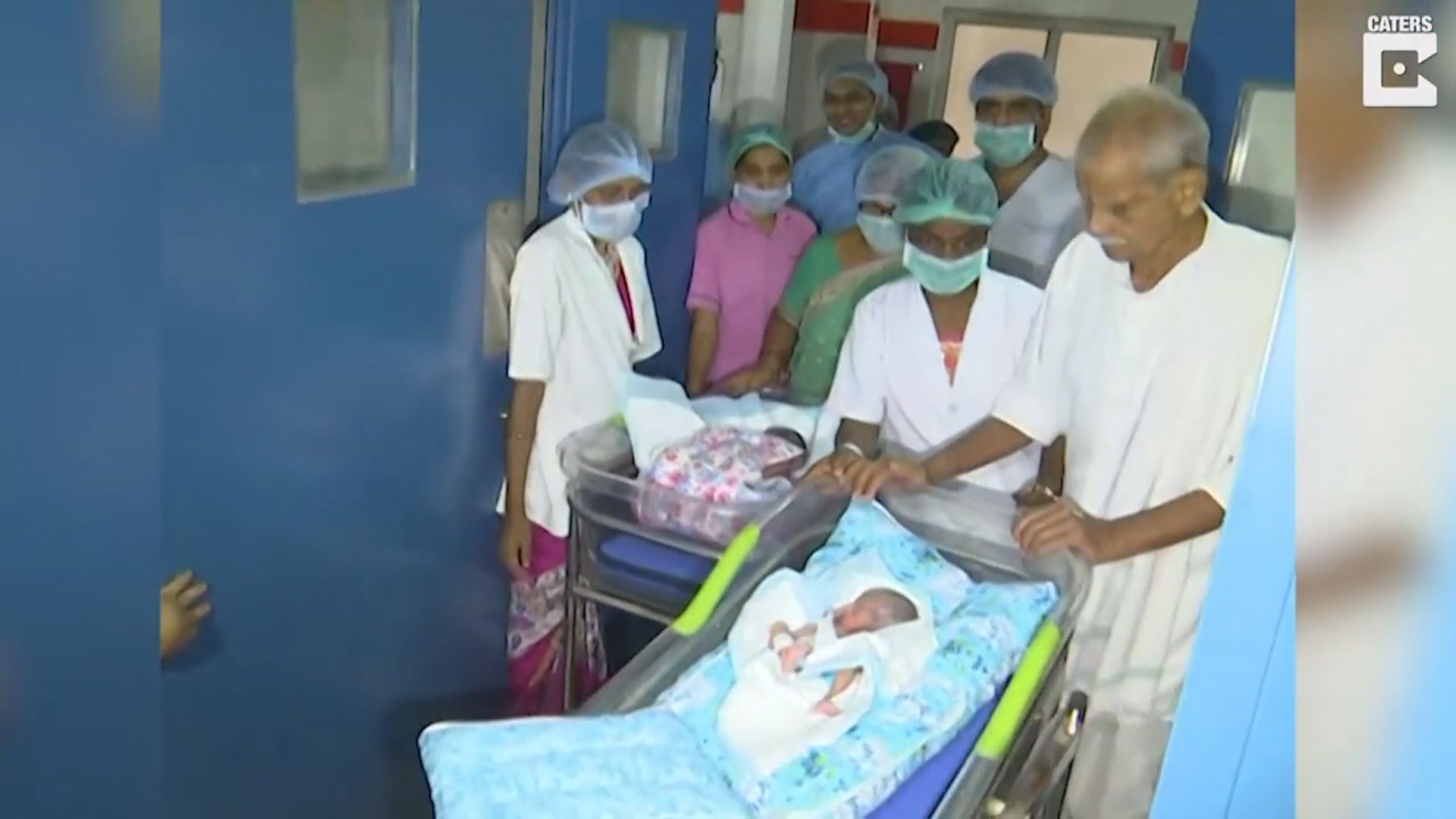 印度74歲老婦誕雙胞胎母女平安