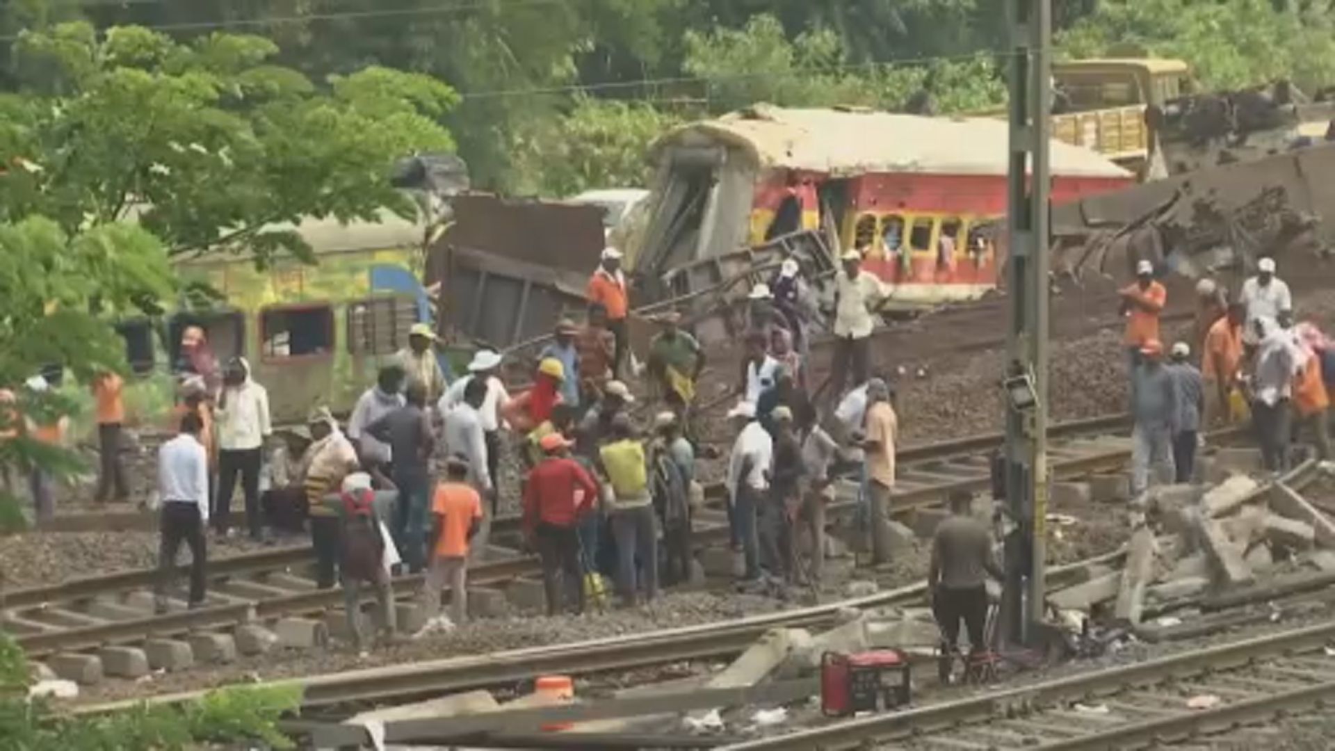 印度列車相撞意外 當局指將調查信號故障原因