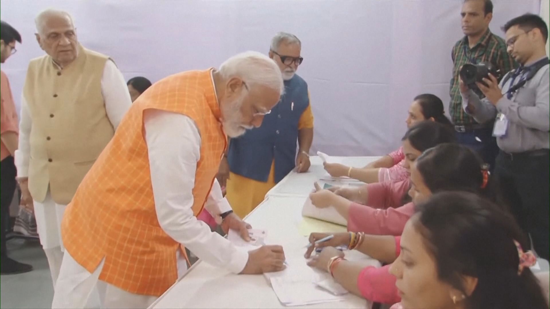 印度大選第三階段投票展開 總理莫迪到票站投票