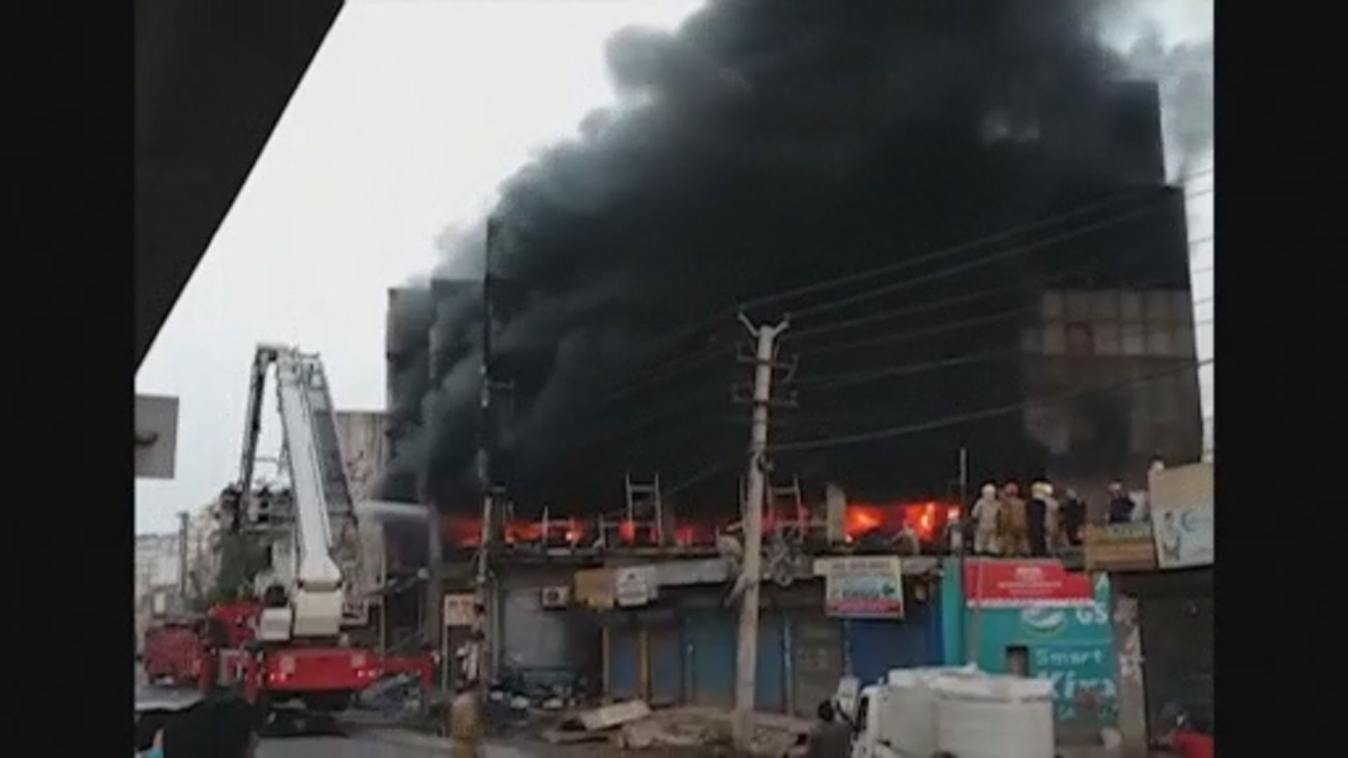 印度新德里商廈致命大火　警方拘捕兩人