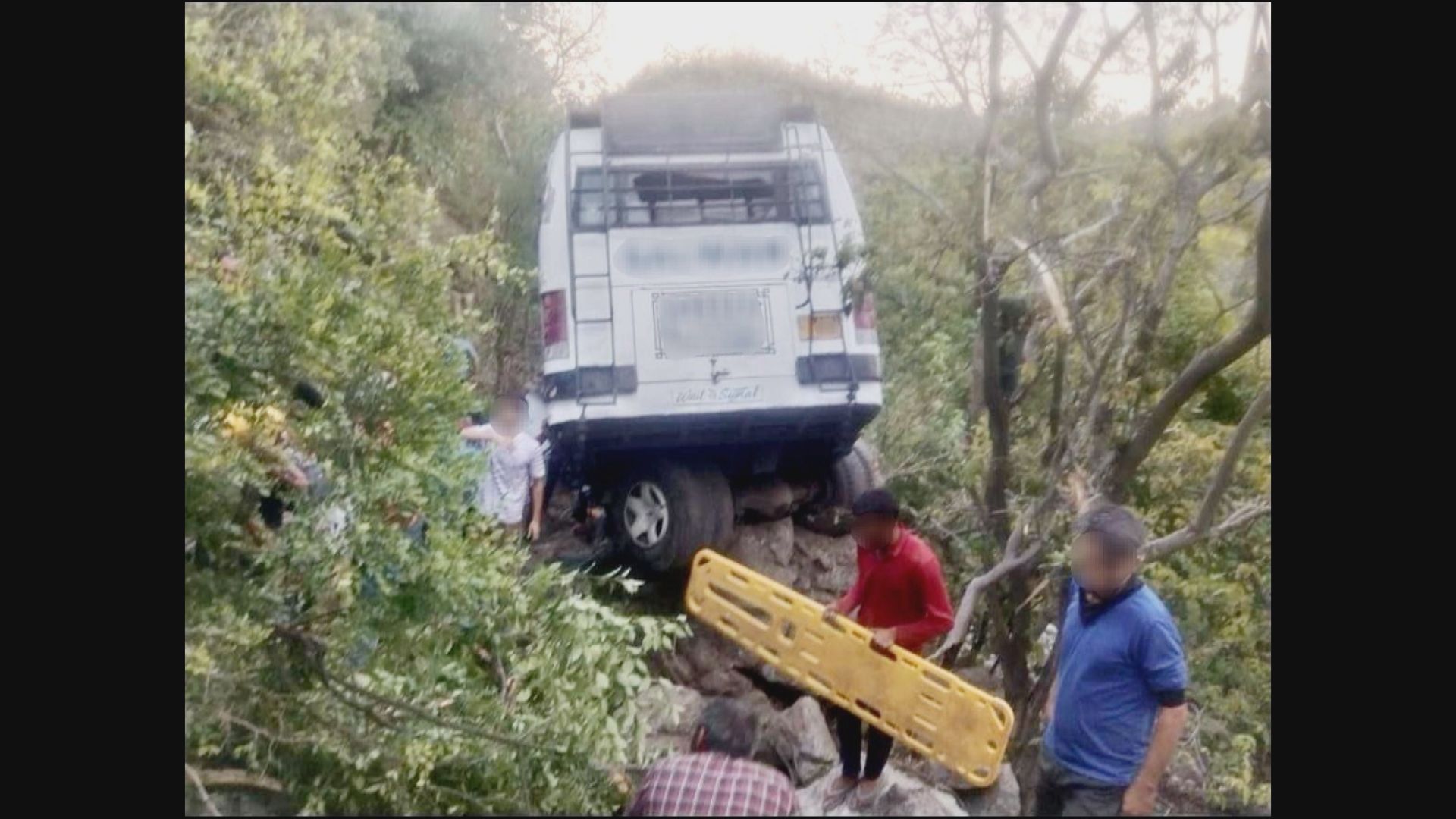 印度教朝聖者巴士於印控克什米爾遇襲墜谷 至少9死33傷