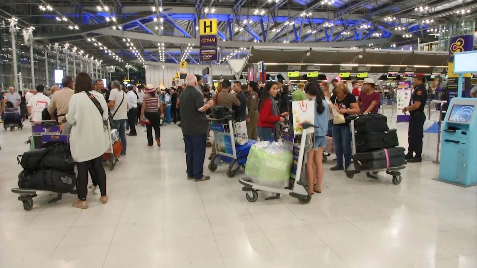印巴關閉機場或領空　數千航班須改道或取消