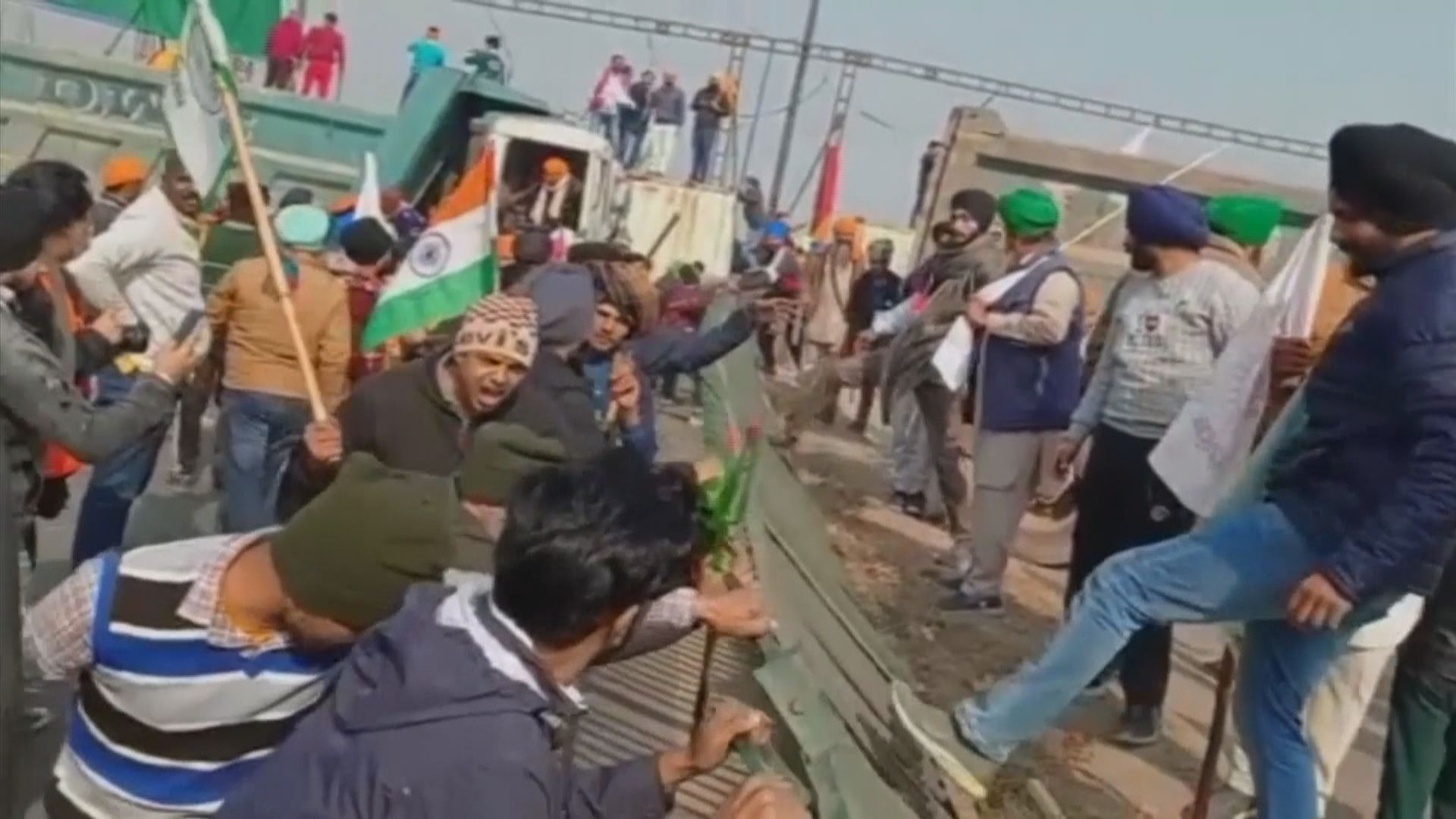 印度大批農民上街示威　至少一死八傷