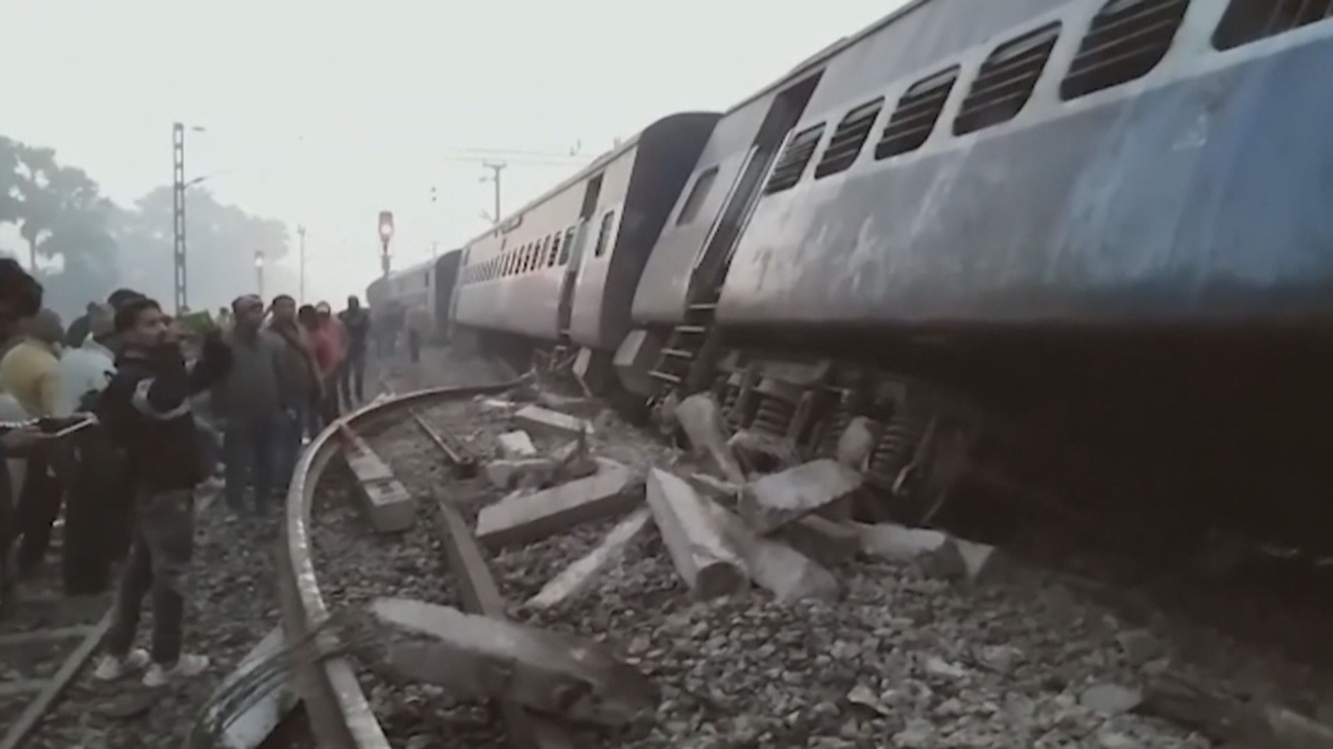 印度比哈爾邦火車出軌最少七死廿多傷