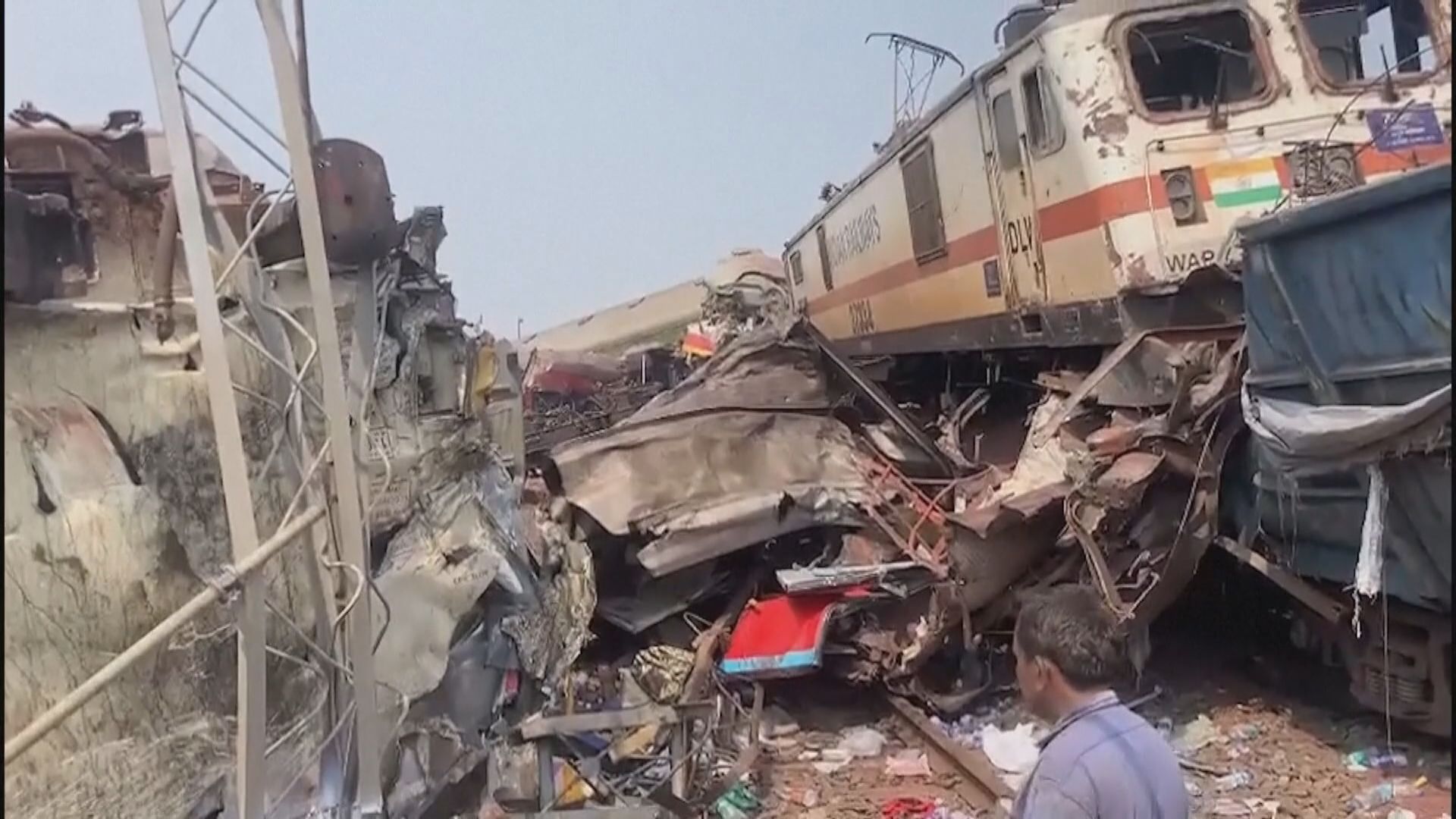 印度火車上月相撞慘劇 當局拘捕三人