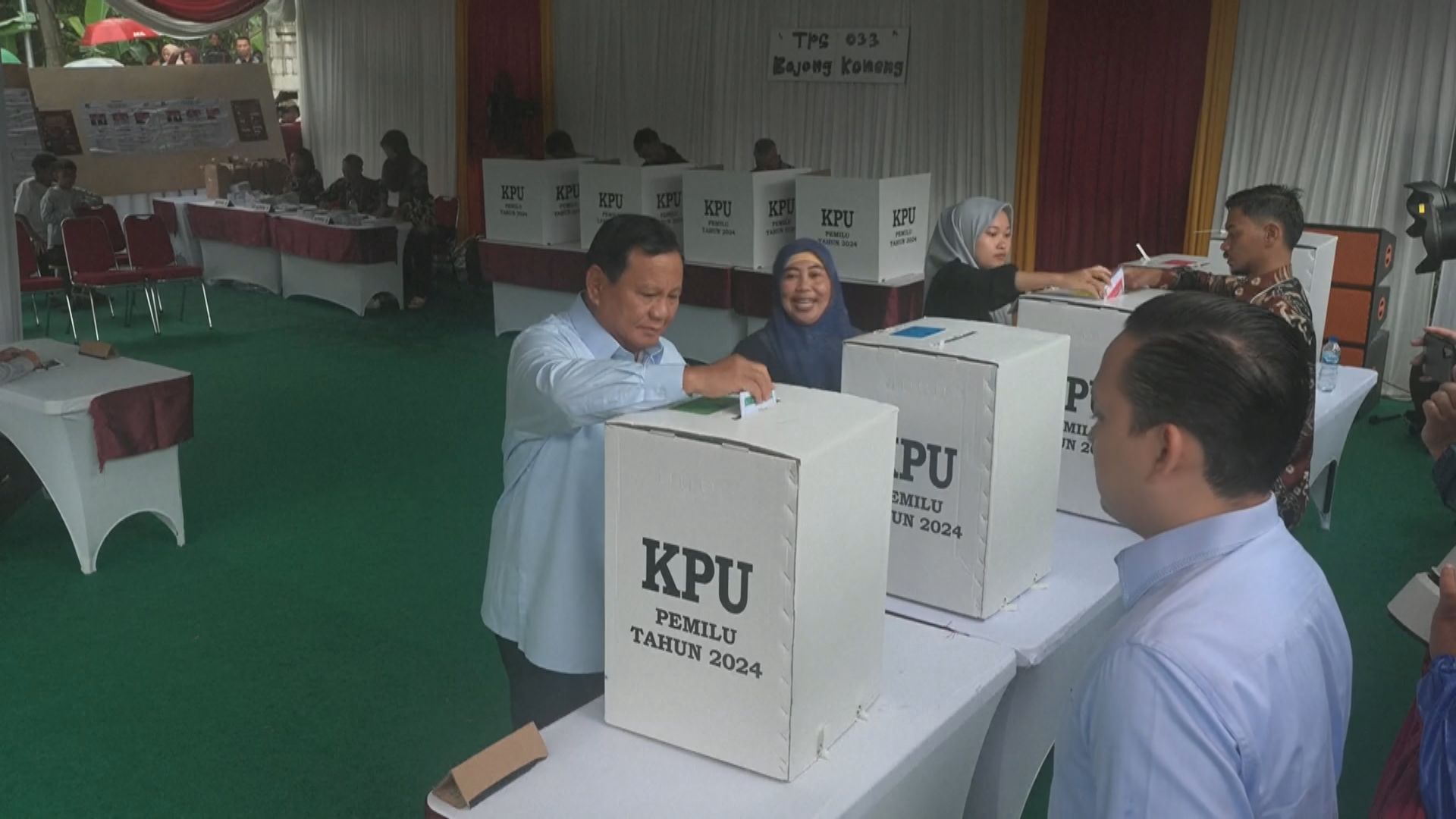 印尼舉行總統選舉 三位候選人到票站投票