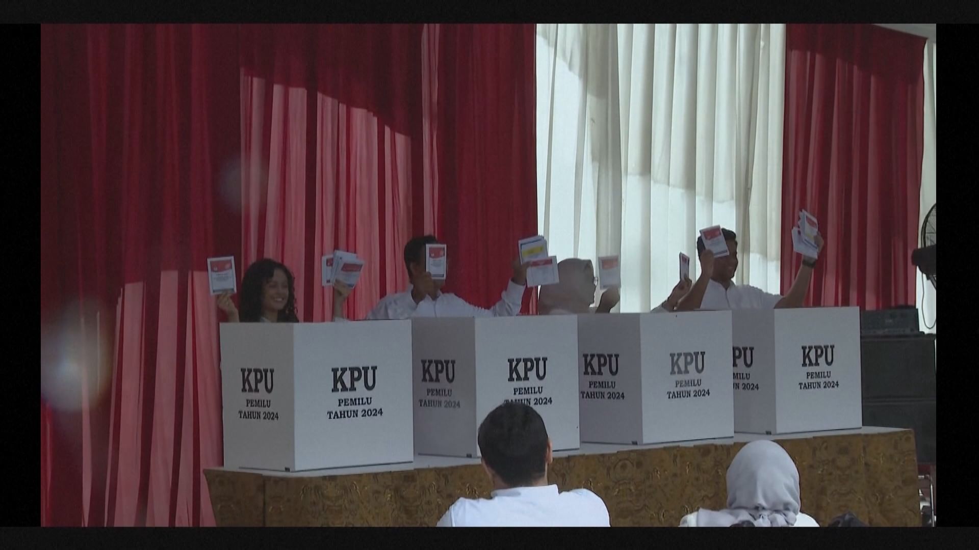 印尼舉行總統選舉 三位候選人到票站投票