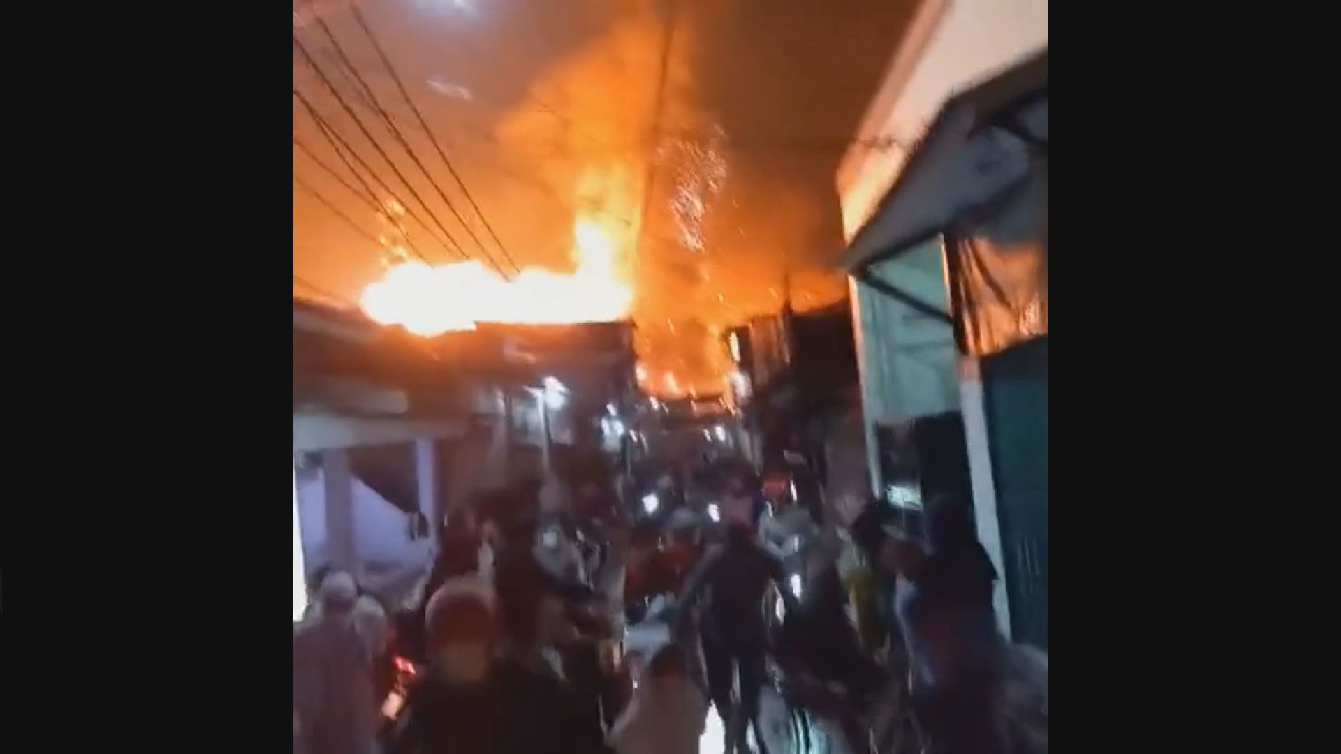 印尼雅加達油庫起火爆炸　至少17死50傷