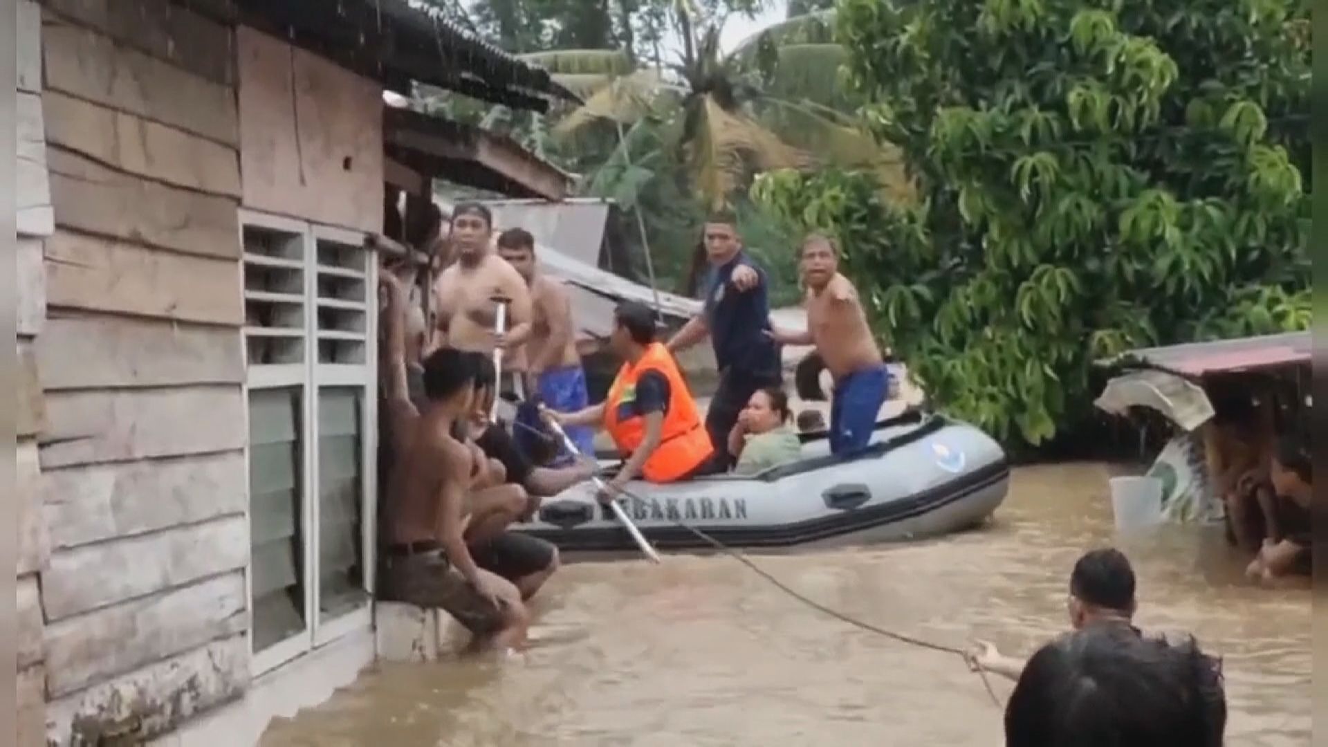 印尼西蘇門答臘省暴雨成災 至少19死7失蹤