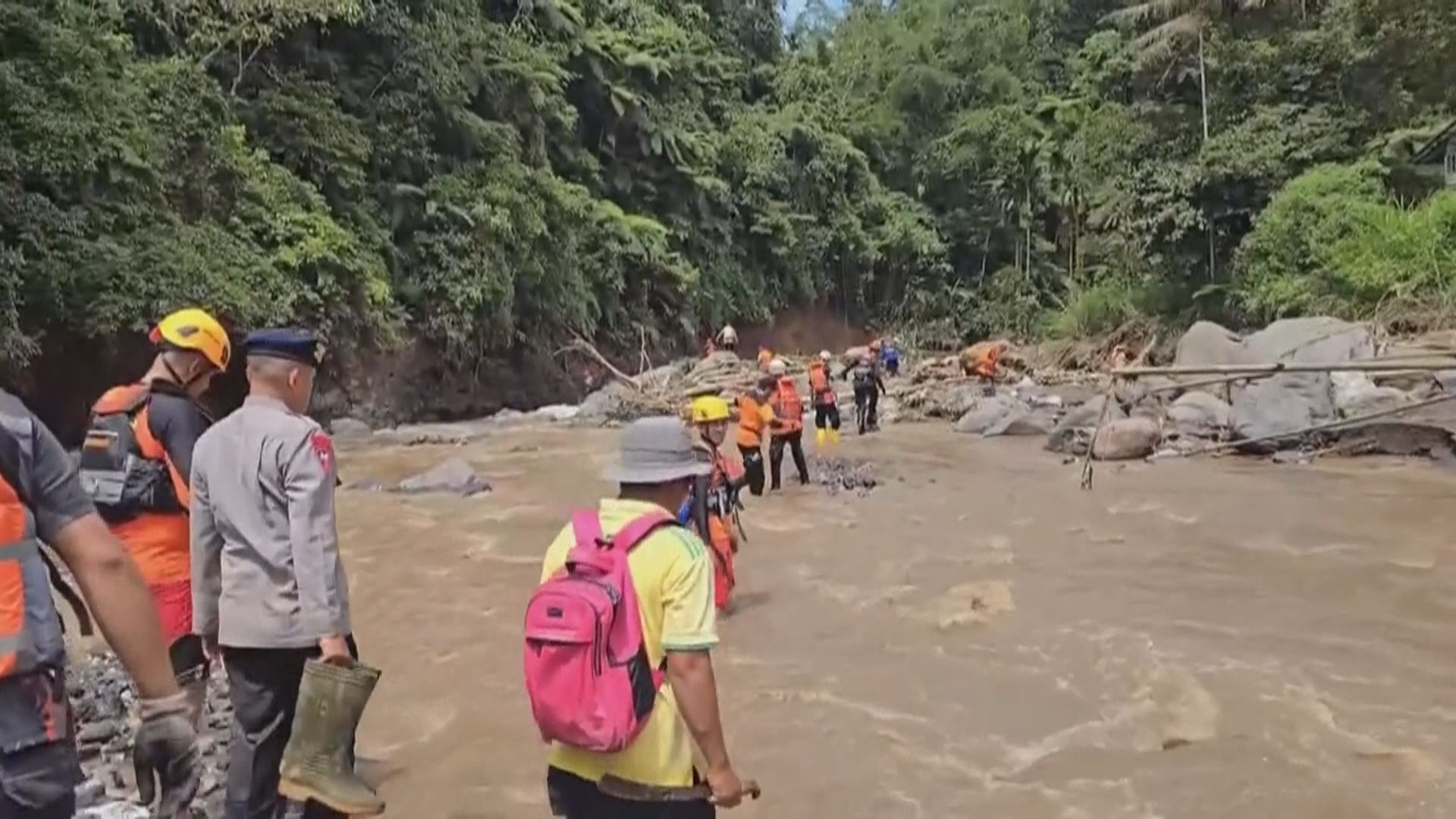 印尼西部暴雨引發洪災及冷熔岩流 最少41死多人失蹤