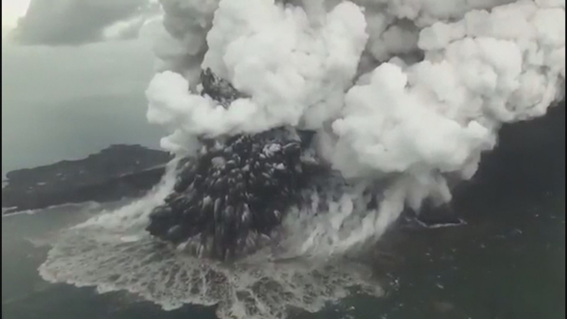 印尼火山或再噴發　方圓五公里列禁區