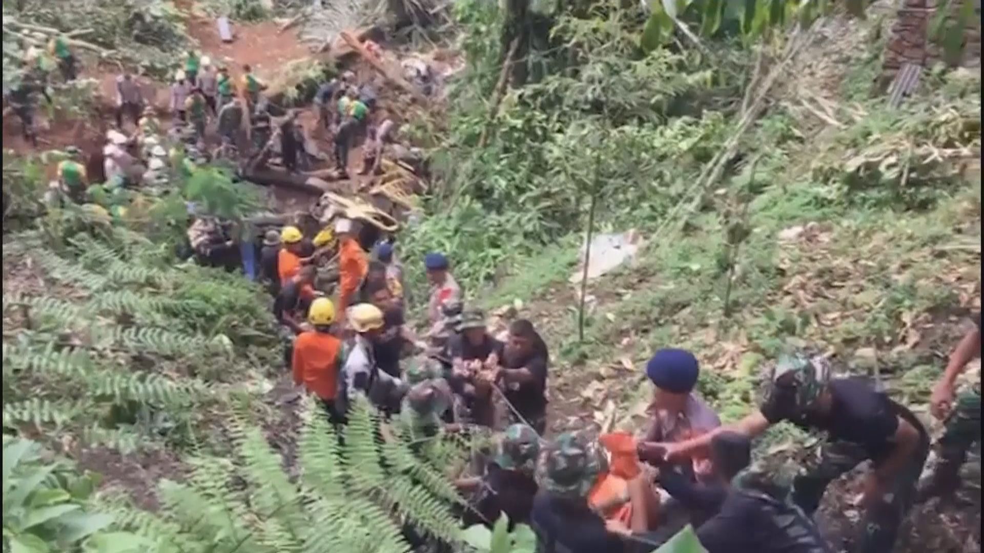 印尼地震162人喪生　當局加緊搜索生還者